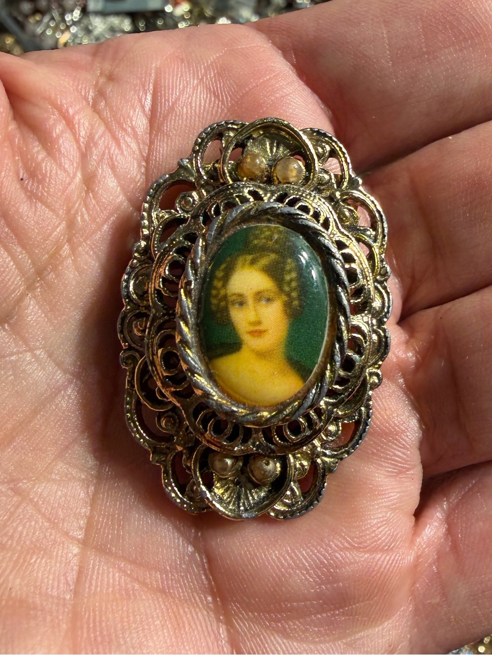 Vintage GERRYS Gold Tone Cameo Portrait Brooch